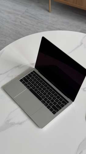 MacBook Pro 13” 2019 i5 16GB 256GB 