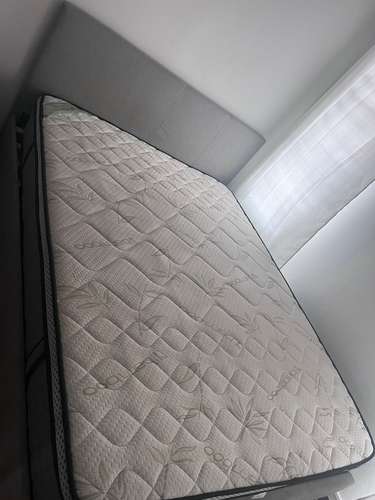 OFERTA: Cama Queen Tapizada Gris con Colchón incluido 