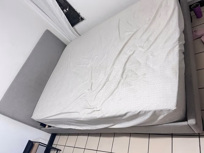OFERTA: Cama Queen Tapizada Gris con Colchón incluido  - Imagen 4