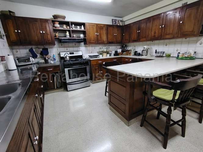 Venta casa adosada en Los Ángeles, Panamá - 3 niveles con balcón | uVIK-26-880 - Imagen 2