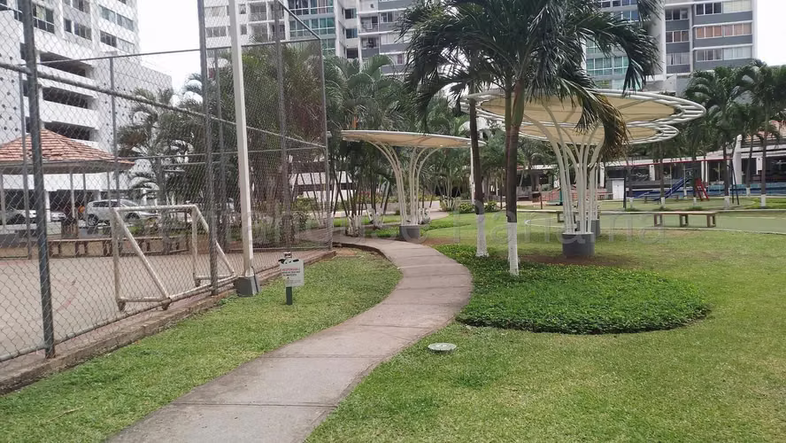 Venta apartamento en PH Central Park, Pueblo Nuevo - con terraza | uVIK-26-4210