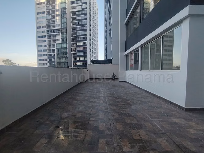 Venta apartamento en PH Central Park, Pueblo Nuevo - con terraza | uVIK-26-4210