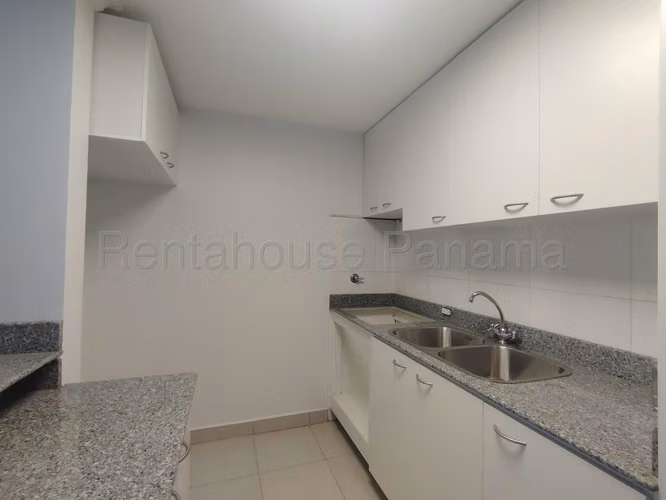Venta apartamento en PH Central Park, Pueblo Nuevo - con terraza | uVIK-26-4210
