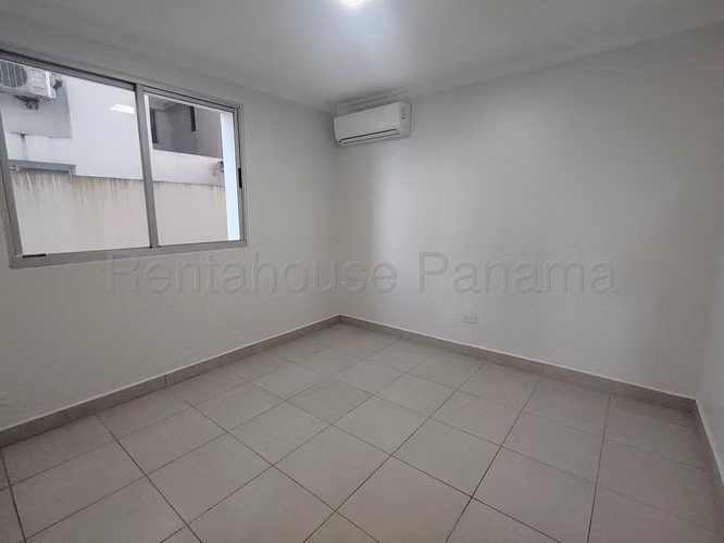 Venta apartamento en PH Central Park, Pueblo Nuevo - con terraza | uVIK-26-4210