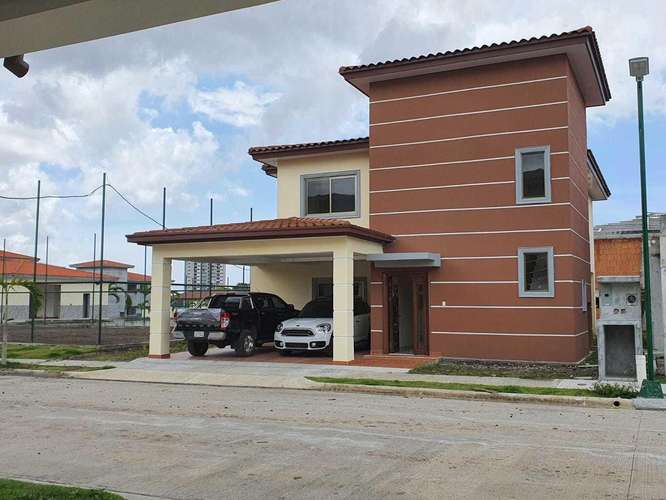 Venta casa en Brisas del Golf, Panamá - con jardín privado | uVIK-25-9243 - Imagen 4