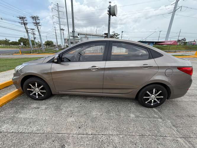 Vendo Hyundai Accent 2015