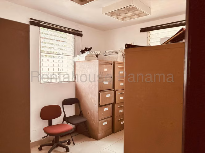 ALQUILER DE OFICINA EN LA CRESTA – CASA COMERCIAL