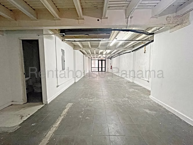 ALQUILER DE LOCAL COMERCIAL EN CASCO ANTIGUO – PLAZA CENTRAL - Imagen 7