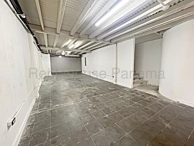 ALQUILER DE LOCAL COMERCIAL EN CASCO ANTIGUO – PLAZA CENTRAL - Imagen 5