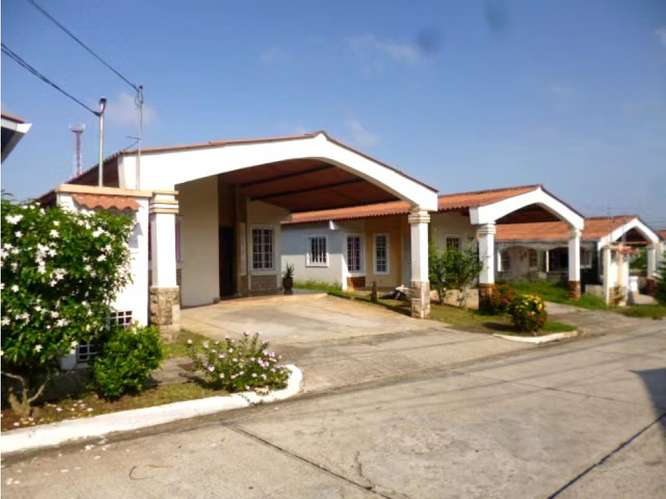 DUEÑO VENDE CASA O HACE TRASPASO DE DEUDA EN VACAMONTE