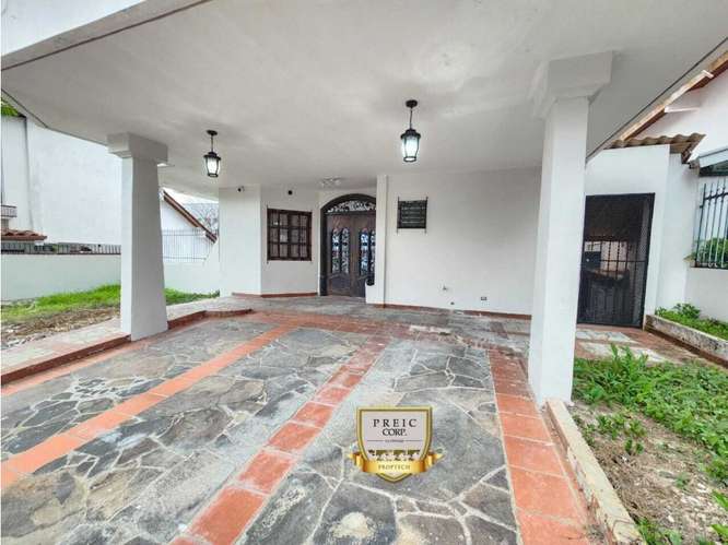 Venta de Casa Unifamiliar en Hato Pintado – 3 Niveles AM