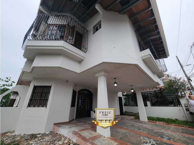 Venta de Casa Unifamiliar en Hato Pintado – 3 Niveles AM