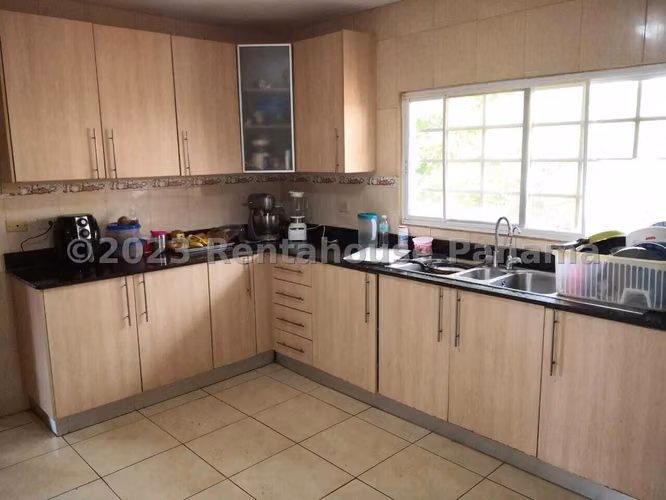 Venta casa en La Villa de Los Santos - con oficina privada | uVIK-26-3517