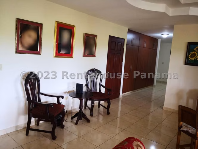 Venta casa en La Villa de Los Santos - con oficina privada | uVIK-26-3517