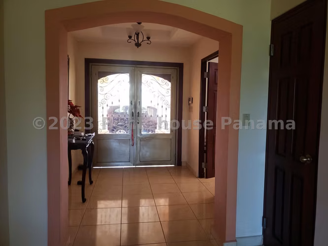 Venta casa en La Villa de Los Santos - con oficina privada | uVIK-26-3517