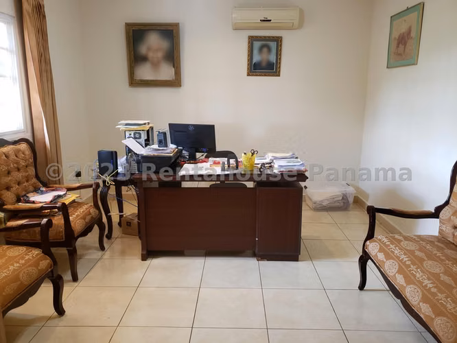 Venta casa en La Villa de Los Santos - con oficina privada | uVIK-26-3517