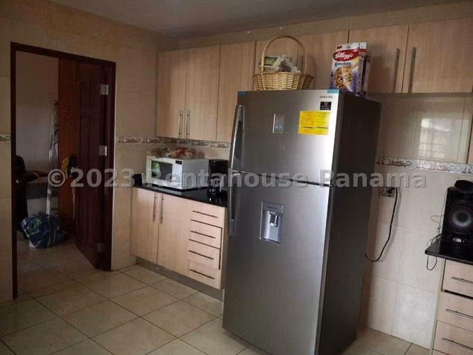 Venta casa en La Villa de Los Santos - con oficina privada | uVIK-26-3517