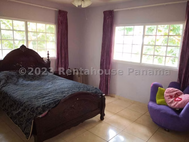 Venta casa en La Villa de Los Santos - con oficina privada | uVIK-26-3517