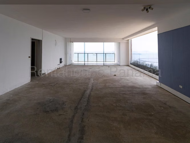 Venta de Apartamento en Avenida Balboa MPM27-2810