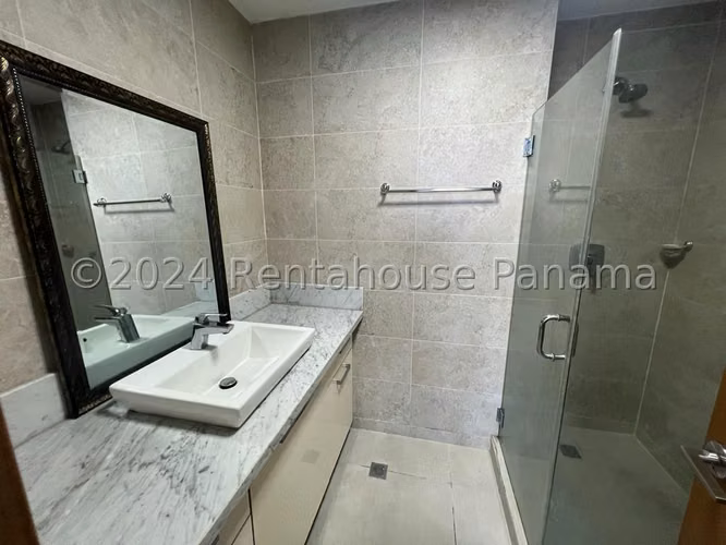 Venta de Apartamento Semi-amoblado en Obarrio Ph Park City EC