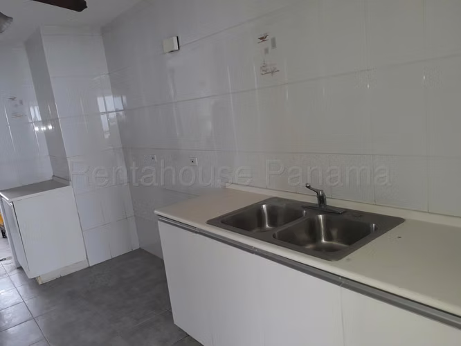 Venta de Apartamento en Avenida Balboa Ph La Ensenada KF