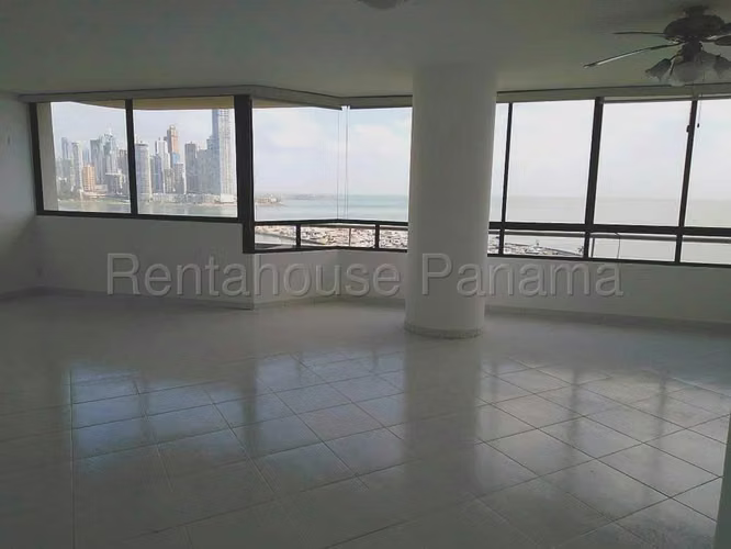 Venta de Apartamento en Avenida Balboa Ph La Ensenada KF