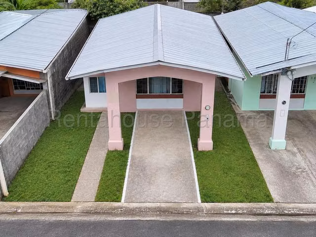 Alquiler de casa 3 Recamaras La Cresta, Colón conveniente ubicación 27GC2886