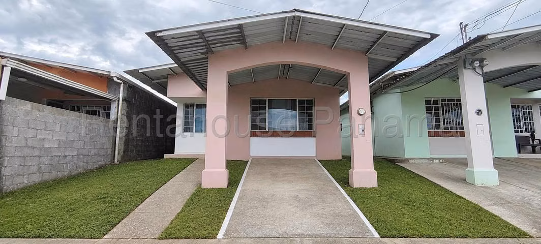 Alquiler de casa 3 Recamaras La Cresta, Colón conveniente ubicación 27GC2886