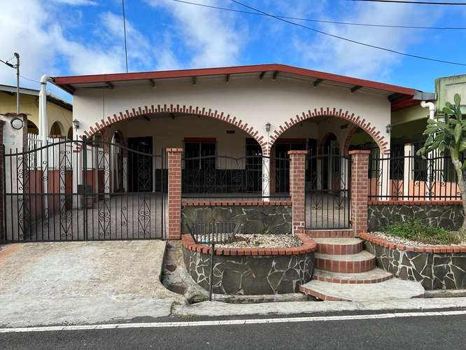 Vendo amplia casa en vacamonte - Imagen 1