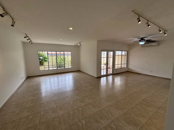 CASA COSTA DEL ESTE PRECIO INCREIBLE