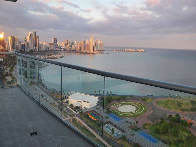 ESTRENE APARTAMENTO FRENTE AL MAR