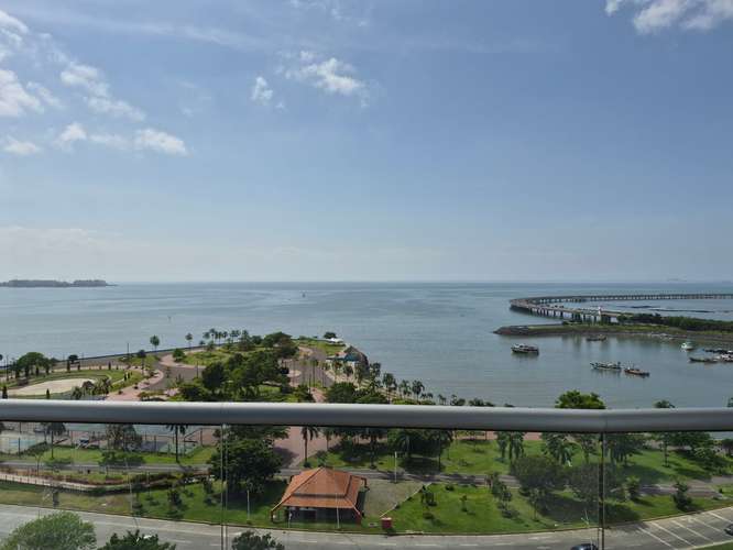 ESTRENE APARTAMENTO FRENTE AL MAR