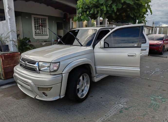 TOYOTA 4RUNNER (Negociable) 