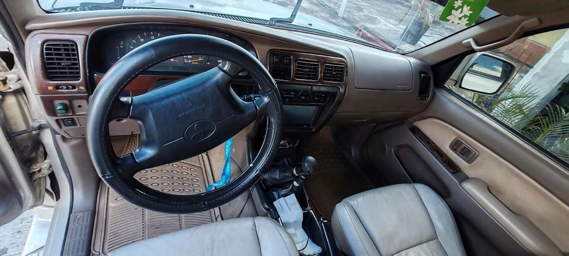 TOYOTA 4RUNNER (Negociable) 