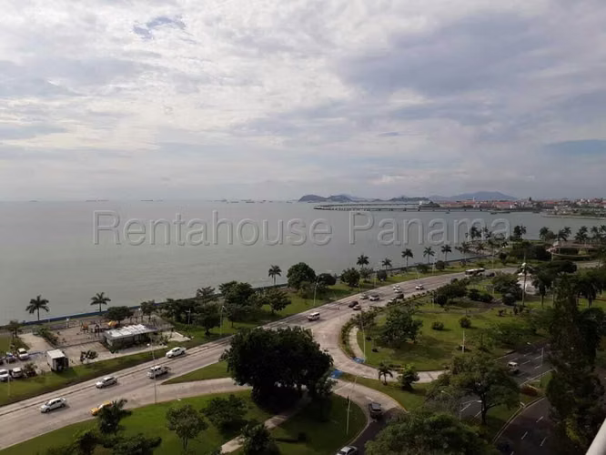 Venta de Apartamento en Avenida Balboa Ph La Ensenada AP2