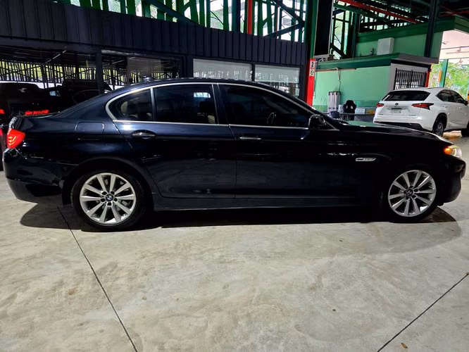 BMW 528i 2011