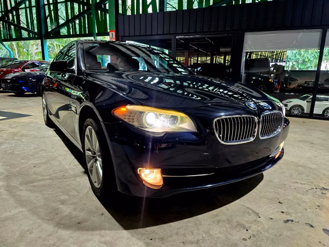 BMW 528i 2011
