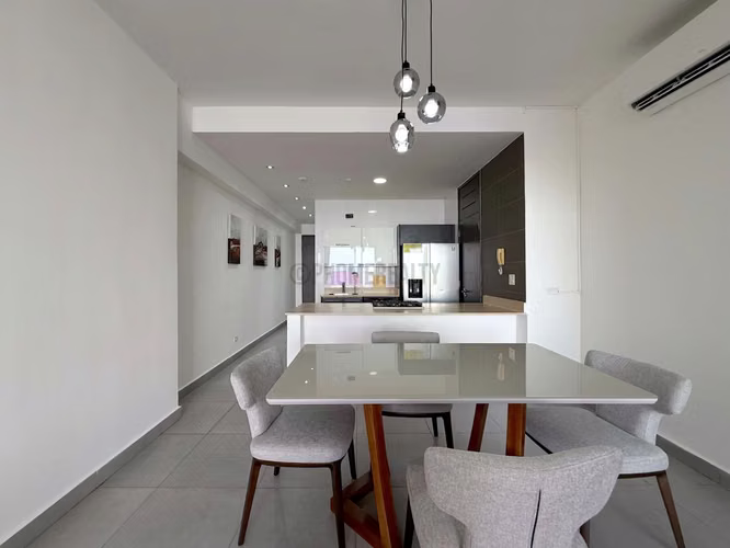 Apartamento en Alquiler en Avenida Balboa, Panamá – Residencia de 2 Recámaras con Vista al Mar - Imagen 6