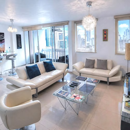 Obarrio | Amplio Apartamento 3 Recámaras + Baño Privado en Cada Una | $2,200