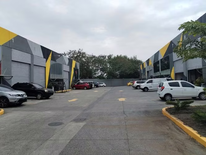 Alquilo Bodega con Oficina Cerca de Costa del Este  - Imagen 13