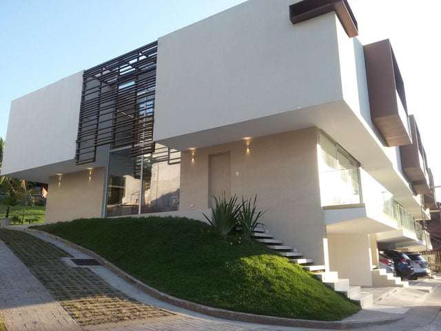 Se vende casa en Clayton Heights GCEA22-7740