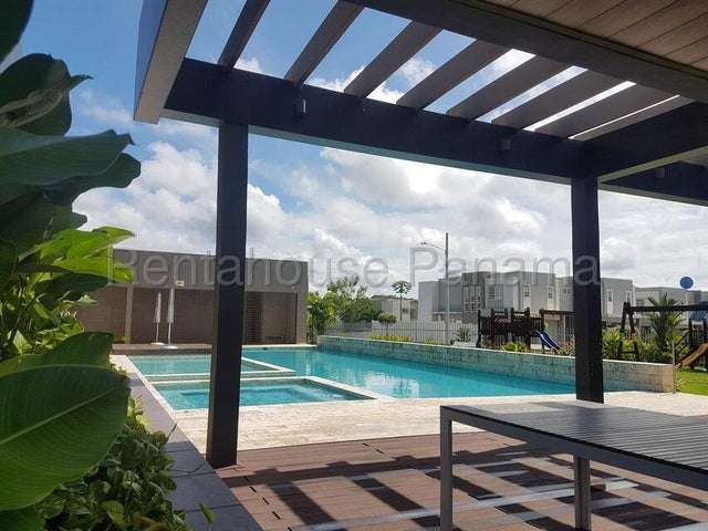 Venta Casa de Esquina Ph Victoria - Paseo del Norte - Brisas del Golf 27YCG2894 - Imagen 1
