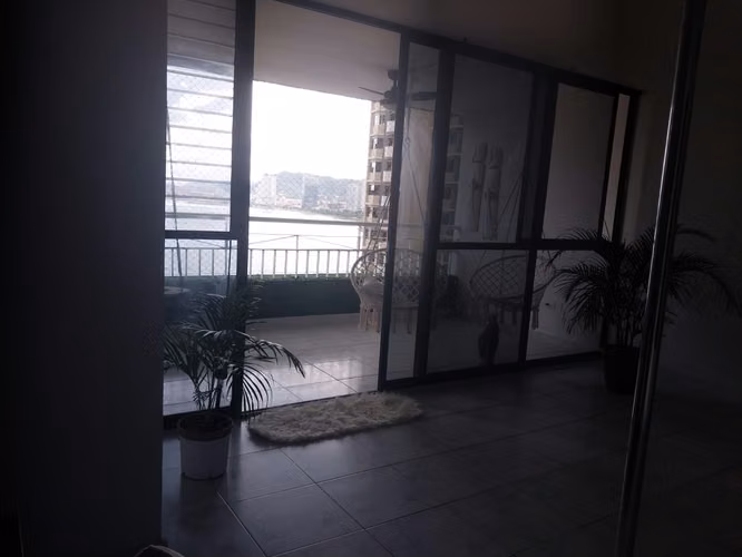 Vendo con hermosa cista, amplio, céntrico apartamento en Paitilla - Imagen 16