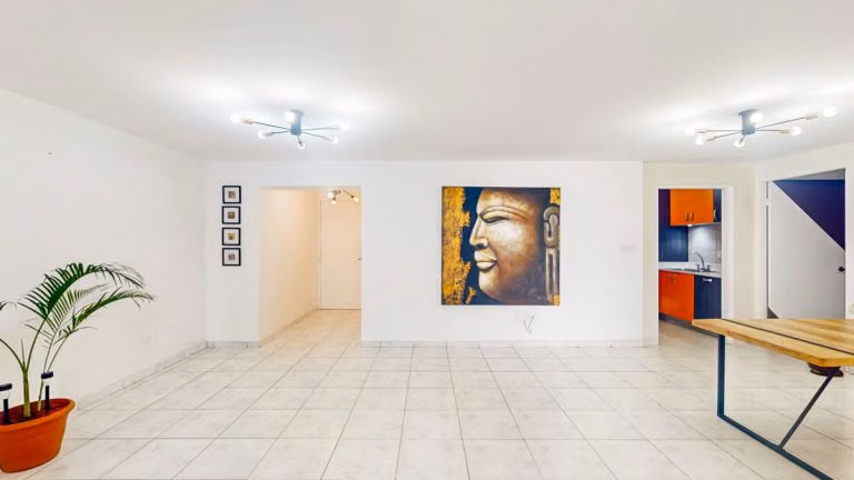 Vendo con hermosa cista, amplio, céntrico apartamento en Paitilla - Imagen 5