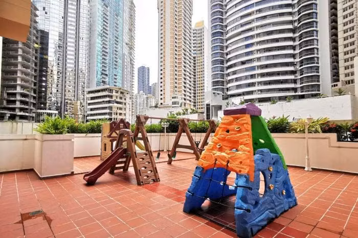 Vendo con hermosa cista, amplio, céntrico apartamento en Paitilla - Imagen 18