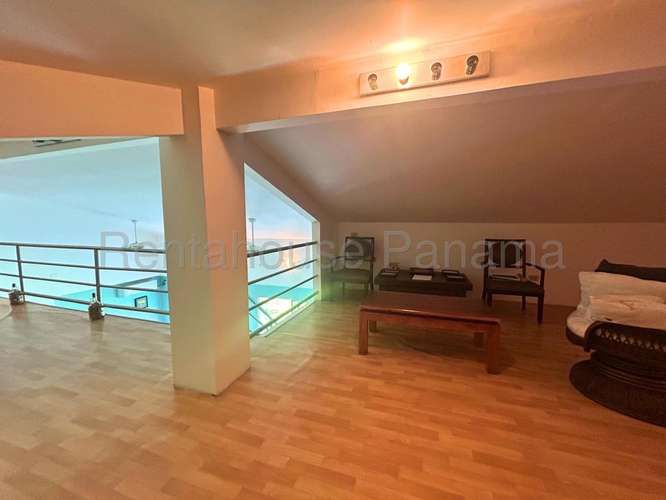 Alquiler de Apartamento de 2 niveles