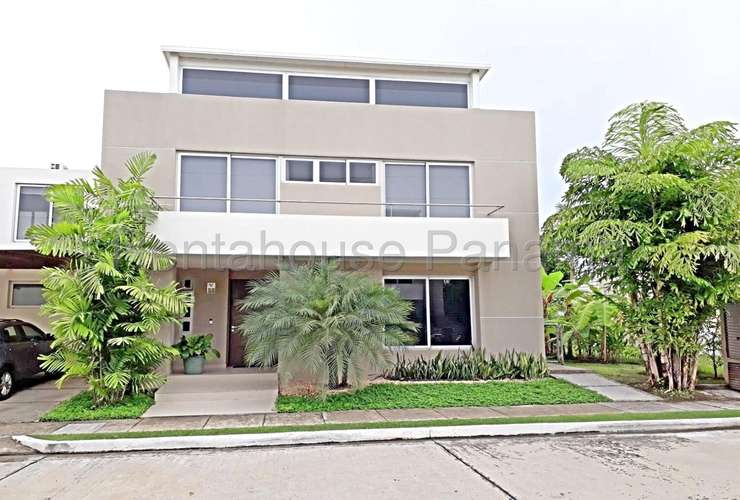 Casa Unifamiliar de 3 Recámaras en Villa Sur, Costa Sur 26EPP6003