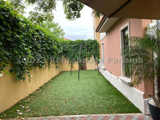 Venta de Casa Unifamiliar en El Doral – 5 Recámaras – 26EPP5336