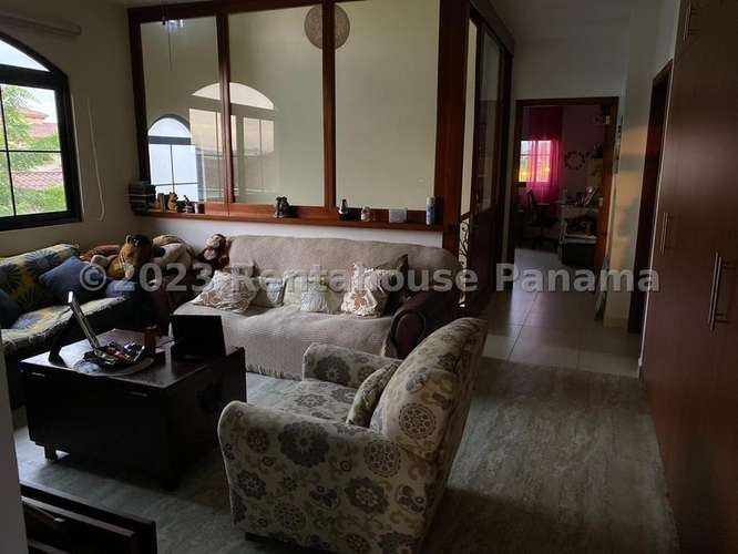 Venta de Casa Unifamiliar en El Doral – 5 Recámaras – 26EPP5336