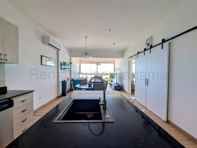 Alquiler de Apartamento Con Hermosa Vista al Mar en Av Balboa 27*2882Mfk